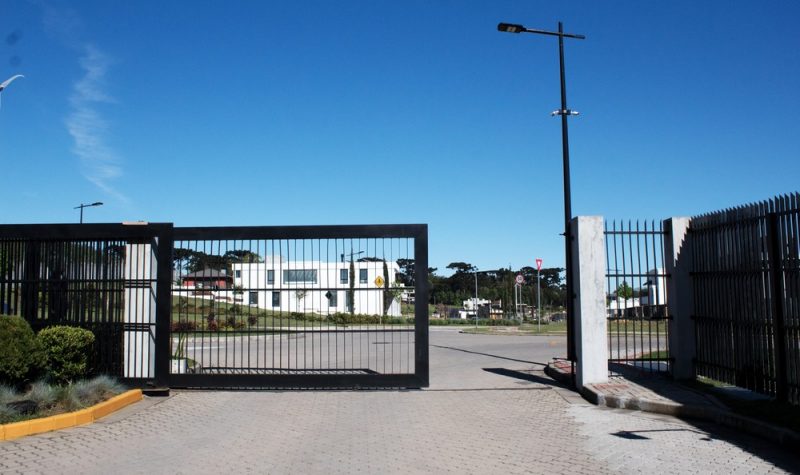 cantilever gates for driveways in Toronto