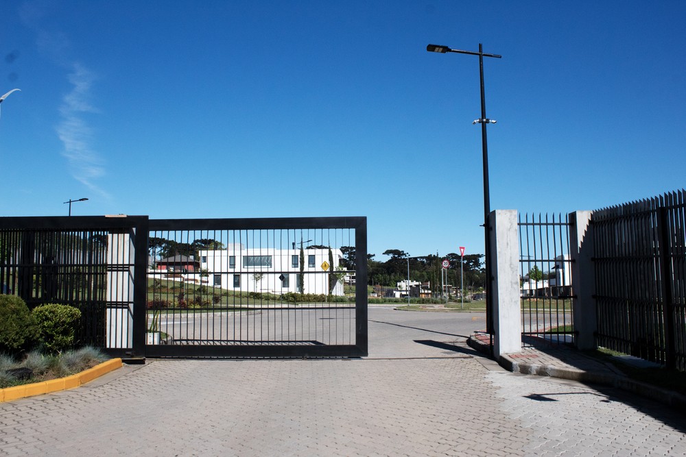 cantilever gates for driveways